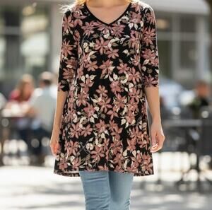 J Jill Wearever Collection Womens Floral Top Black with Pink Flowers Size Medium